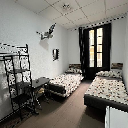 Hostal Milan Alicante Exteriér fotografie A typical hostel room in Spain