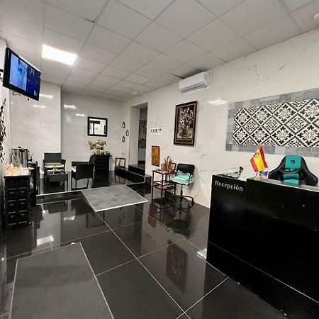 Hostal Milan Alicante Exteriér fotografie Reception area of the Embassy of Spain in Tirana