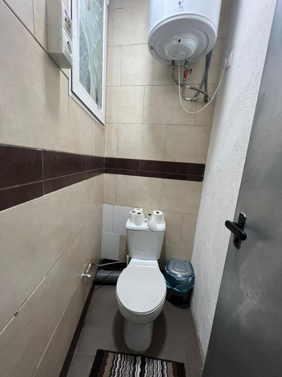Hostal Milan Alicante Exteriér fotografie A toilet in a hotel
