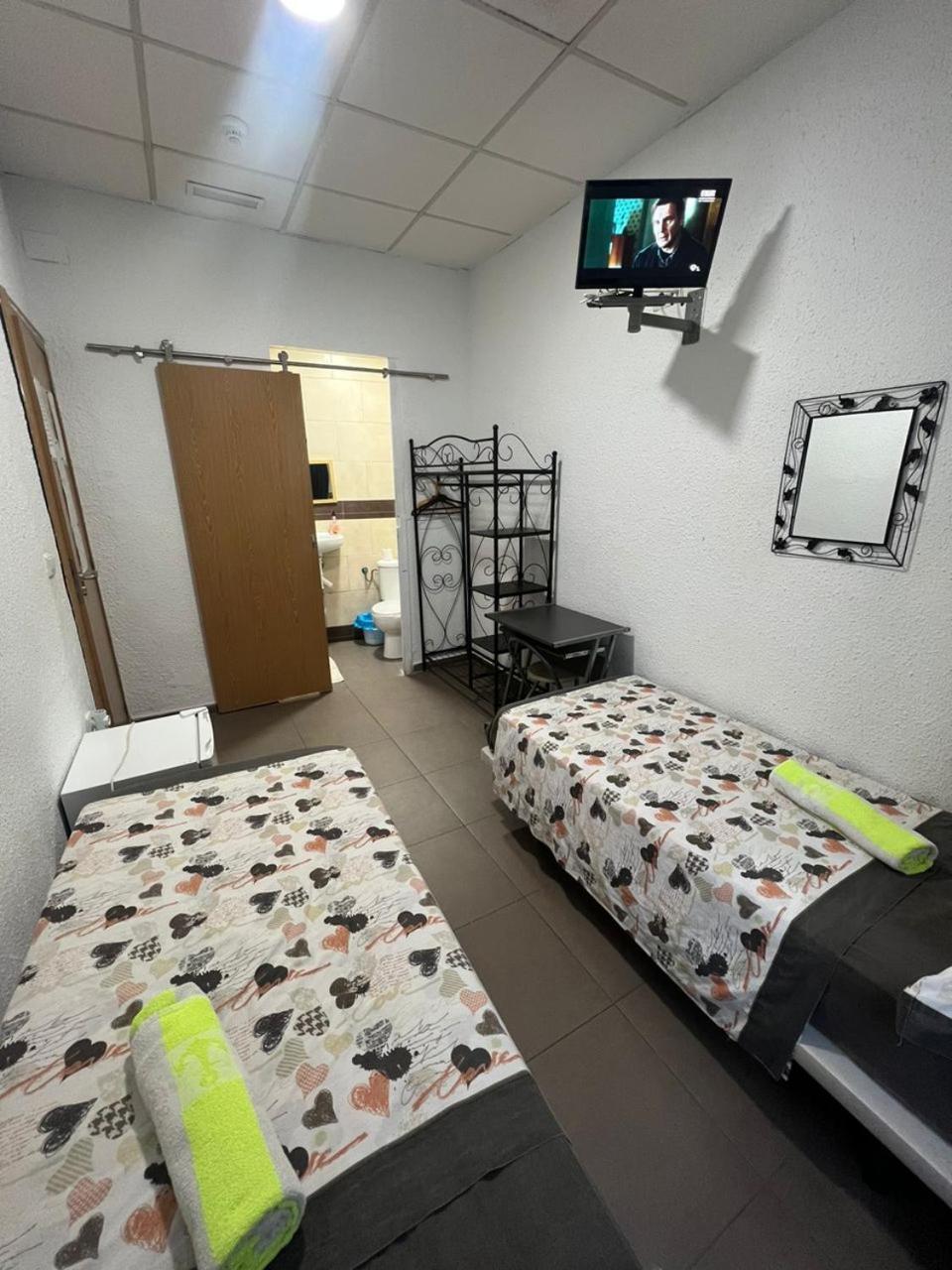 Hostal Milan Alicante Exteriér fotografie A room at a love hotel in Japan
