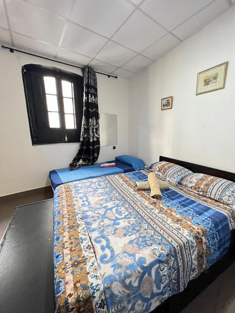 Hostal Milan Alicante Exteriér fotografie A bedroom in a guest house in India