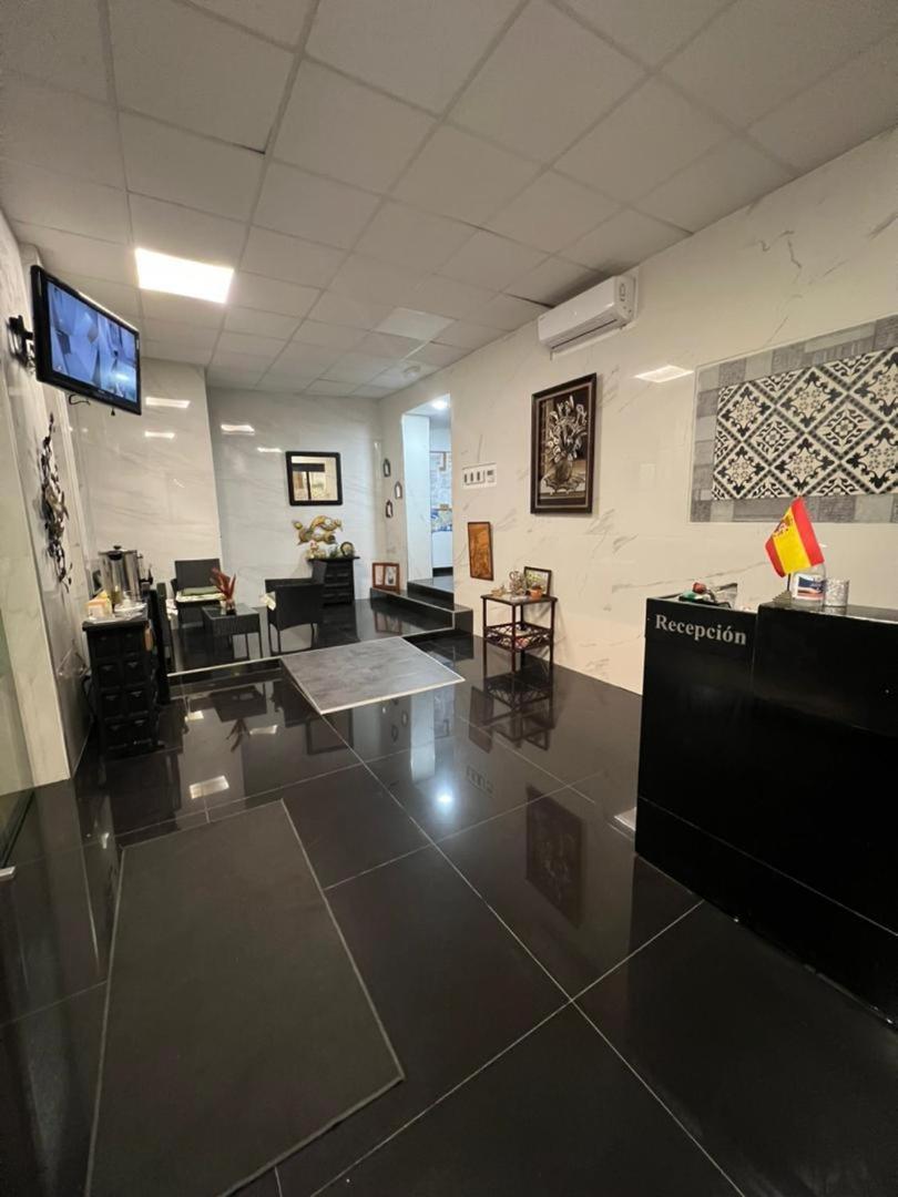 Hostal Milan Alicante Exteriér fotografie Reception