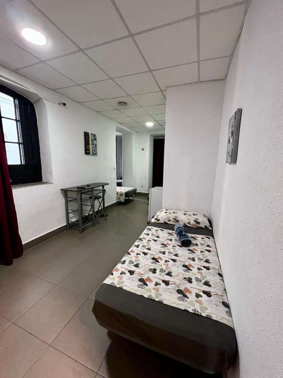 Hostal Milan Alicante Exteriér fotografie Hostel in Madrid, Spain